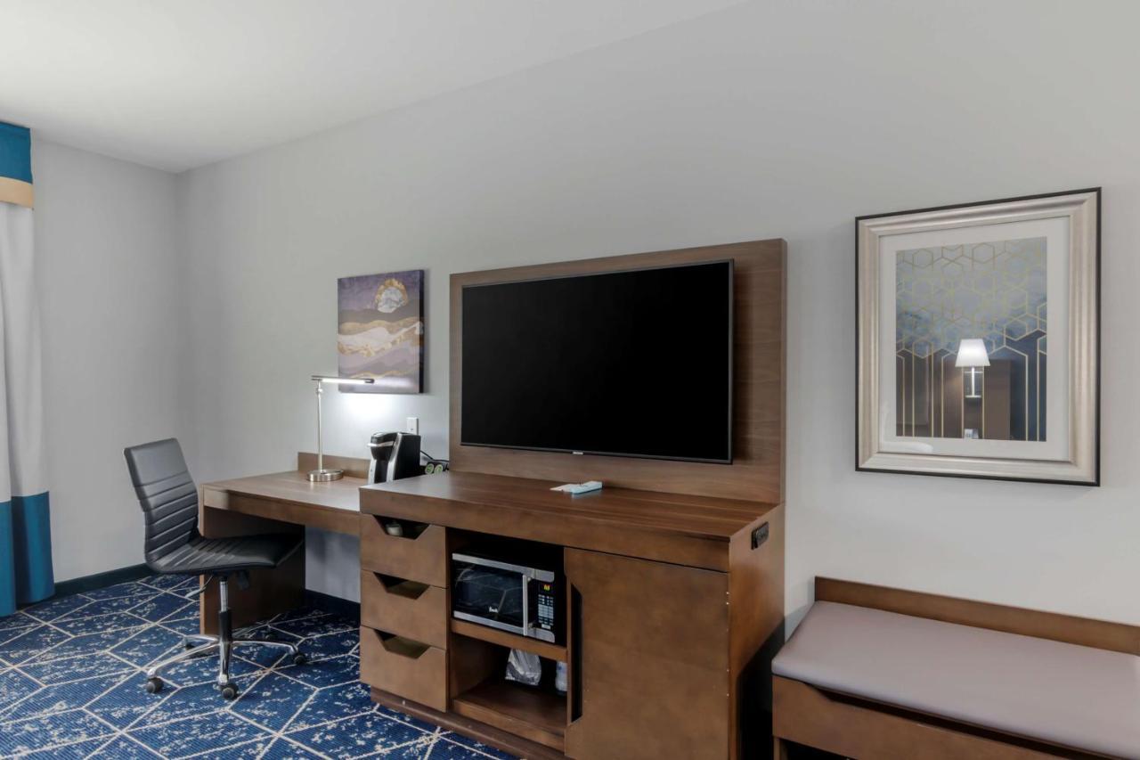 Best Western Plus St. Louis Airport Hotel Woodson Terrace Bagian luar foto