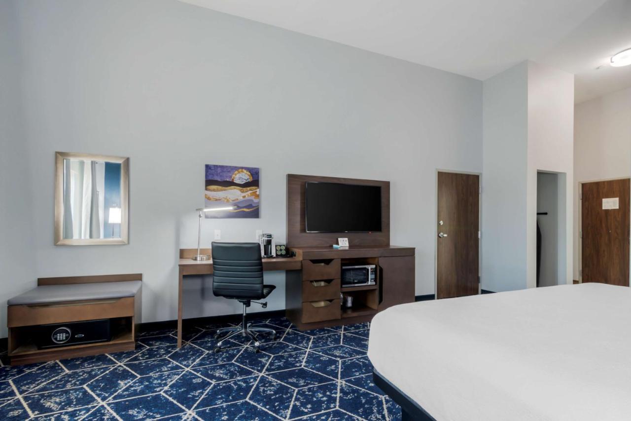 Best Western Plus St. Louis Airport Hotel Woodson Terrace Bagian luar foto